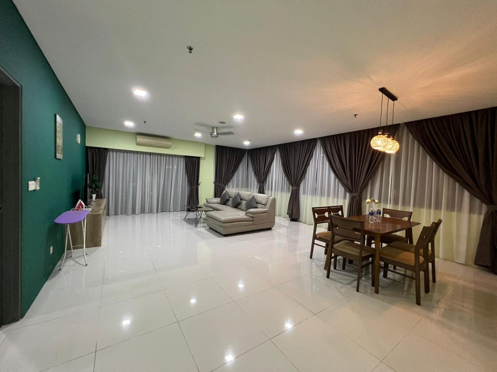 Summer Suites Klcc By Homestay Куала Лумпур Екстериор снимка
