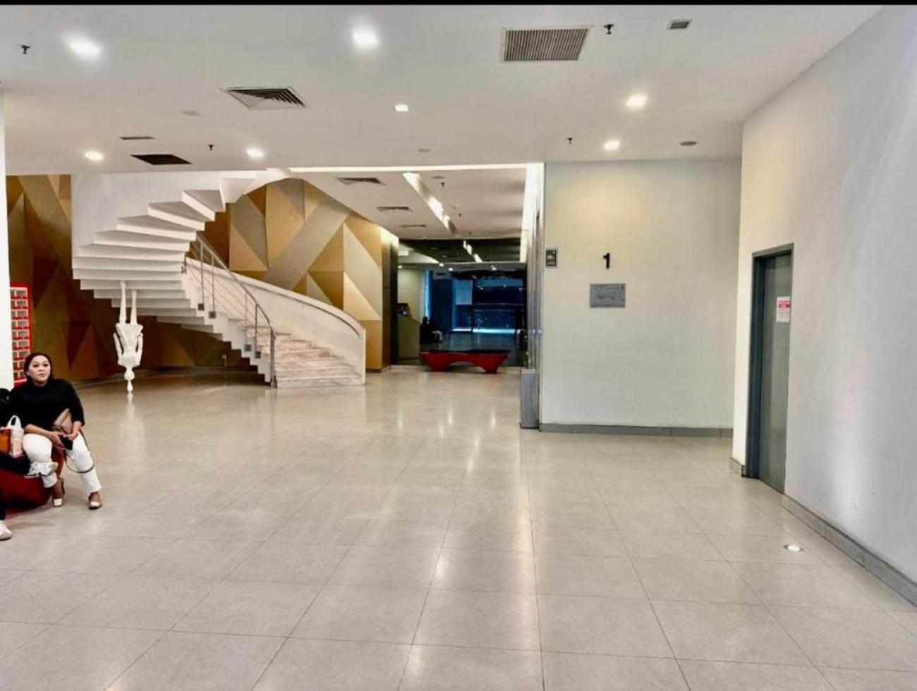Summer Suites Klcc By Homestay Куала Лумпур Екстериор снимка