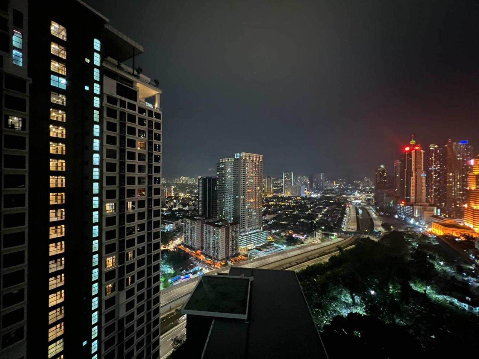 Summer Suites Klcc By Homestay Куала Лумпур Екстериор снимка