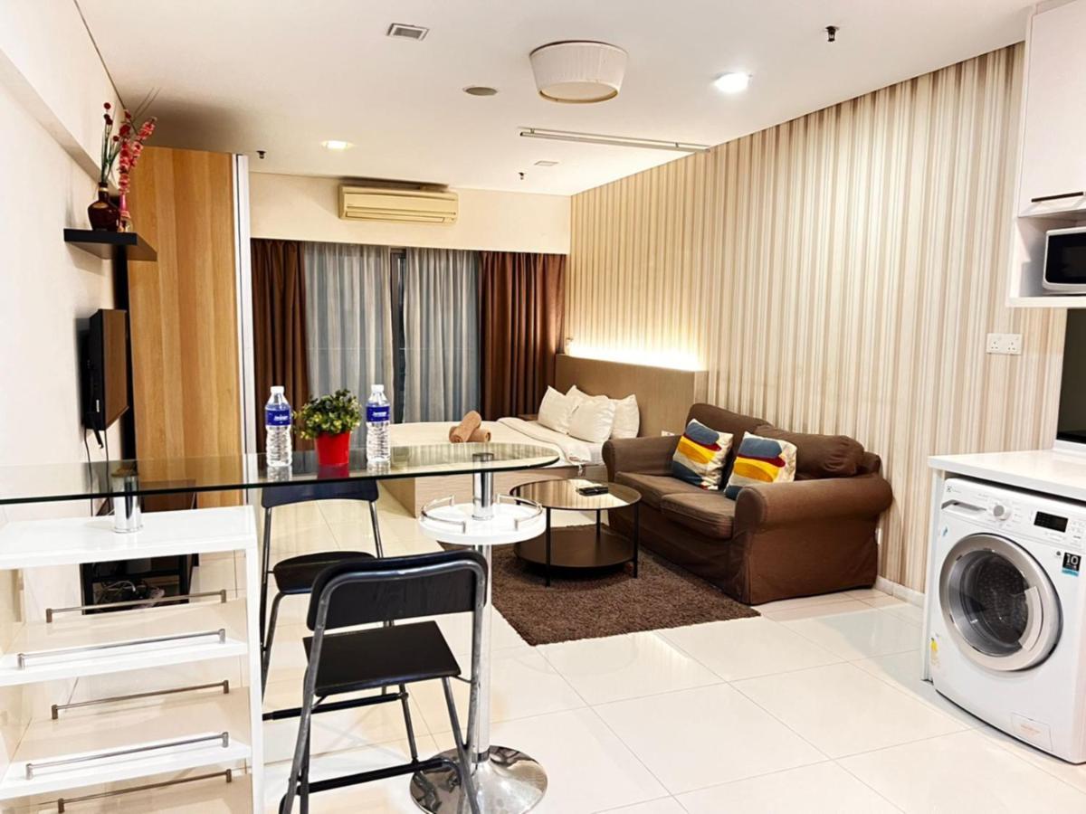 Summer Suites Klcc By Homestay Куала Лумпур Екстериор снимка
