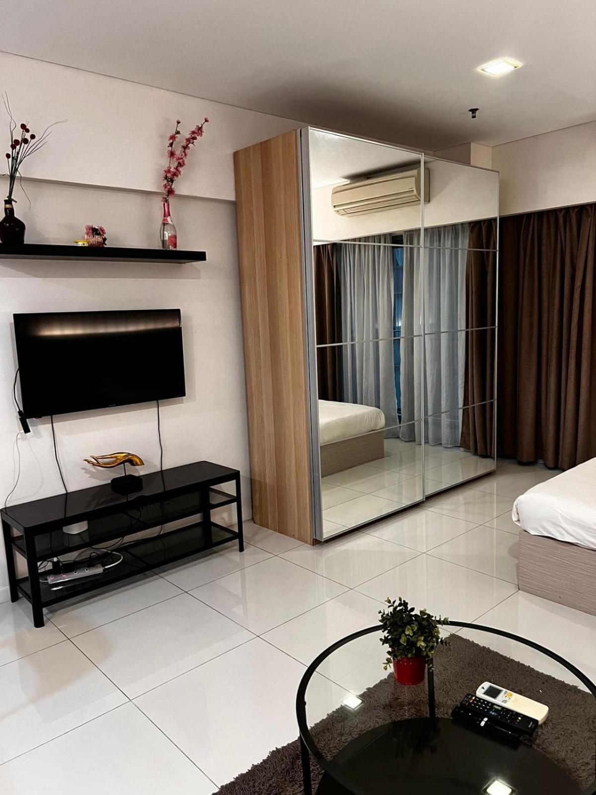 Summer Suites Klcc By Homestay Куала Лумпур Екстериор снимка