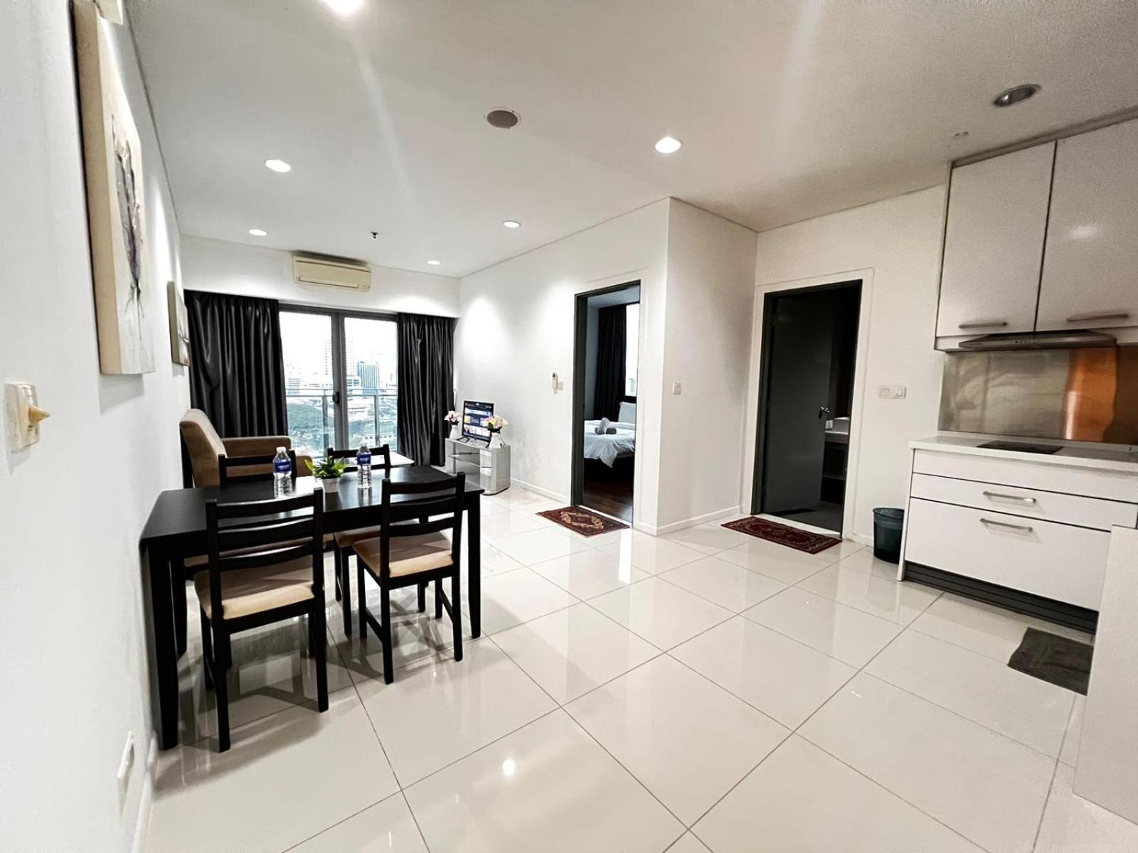 Summer Suites Klcc By Homestay Куала Лумпур Екстериор снимка