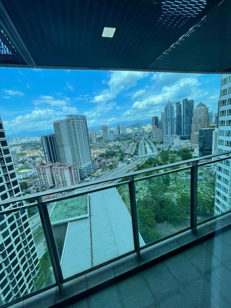 Summer Suites Klcc By Homestay Куала Лумпур Екстериор снимка